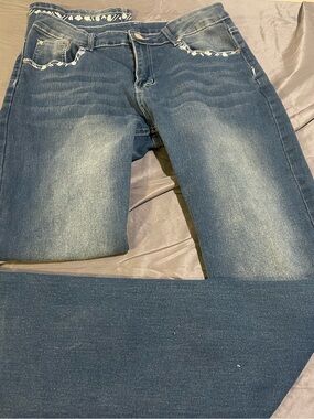 Slim-Fit Women's Skinny Embroidered Jeans in Medium Blue Wash
